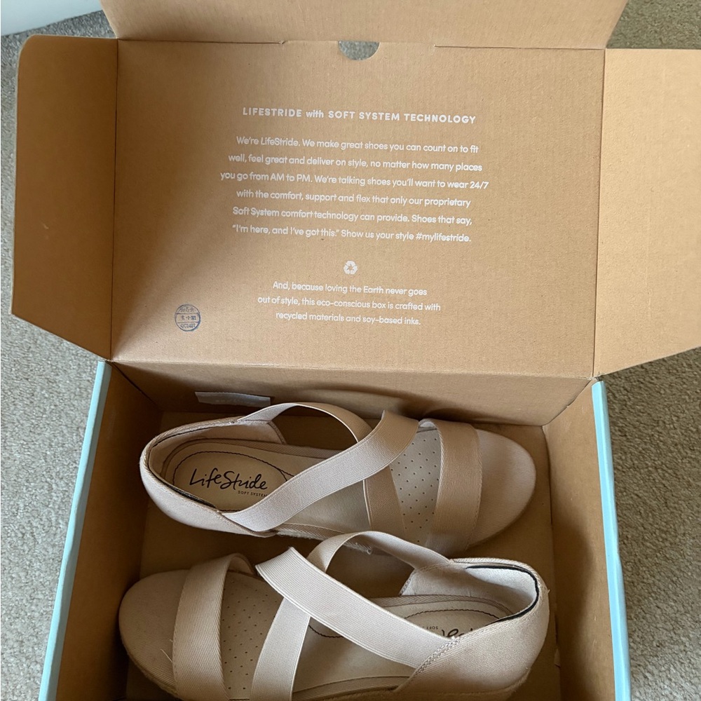 Life Stride Women's Cream Sandals